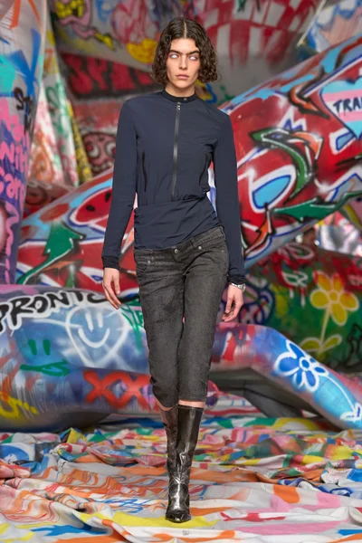Look 33